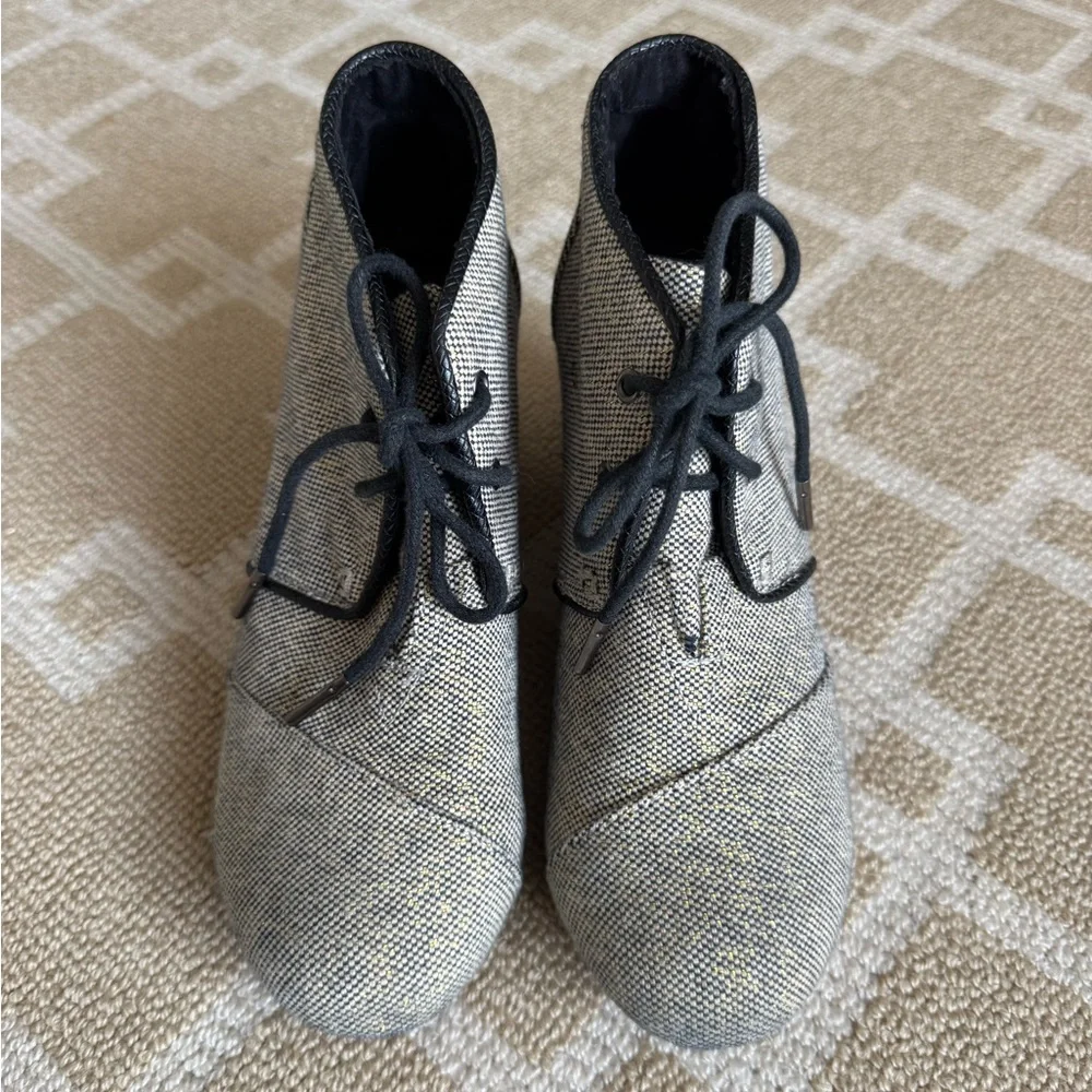 TOMS Wedge Ankle Booties Lace Up Tweed Black Cream Size 7